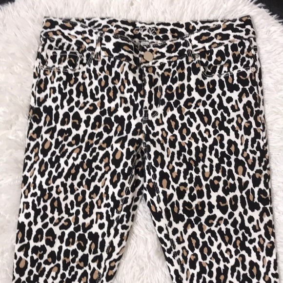 Cache Leopard Print Capris - Picture 4 of 8